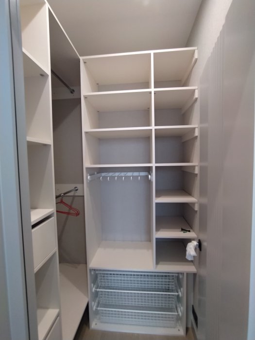 Гардеробная белая ЛДСП