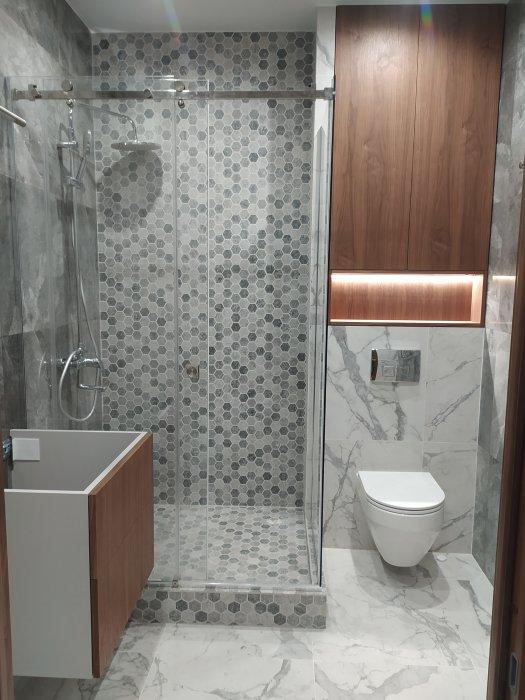 Ванная комната с душевой