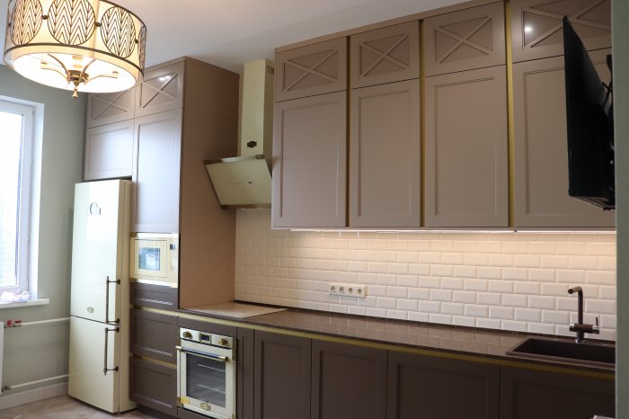 Кухня фасады с золотом