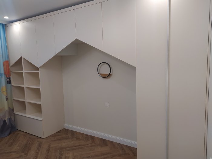 Мебель в детскую комнату (бежевая)