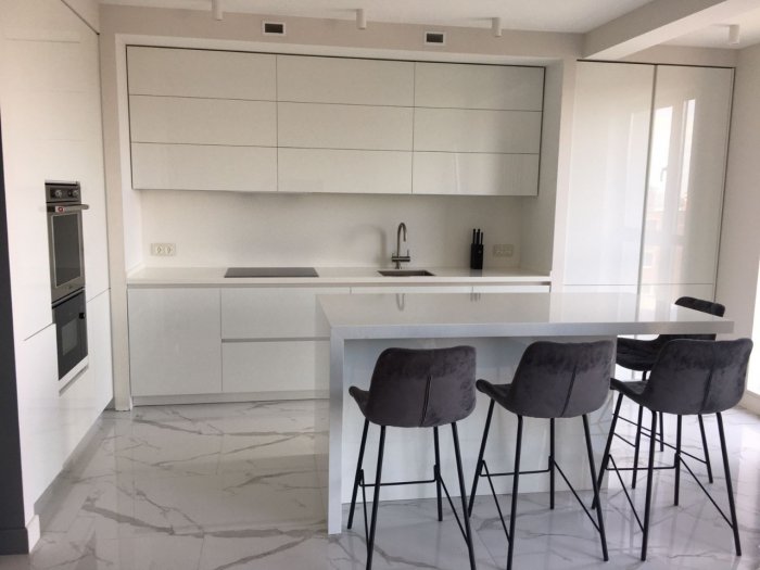 Кухня белая Акрил