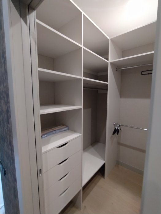 Гардеробная в детскую