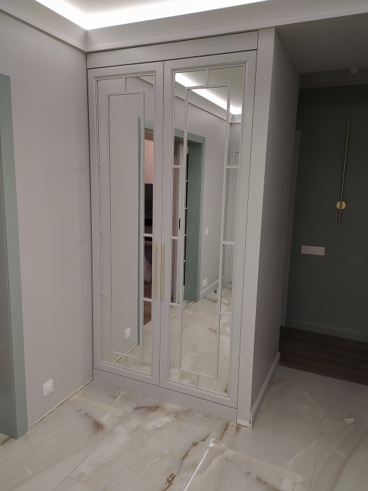 Прихожая зеркальная